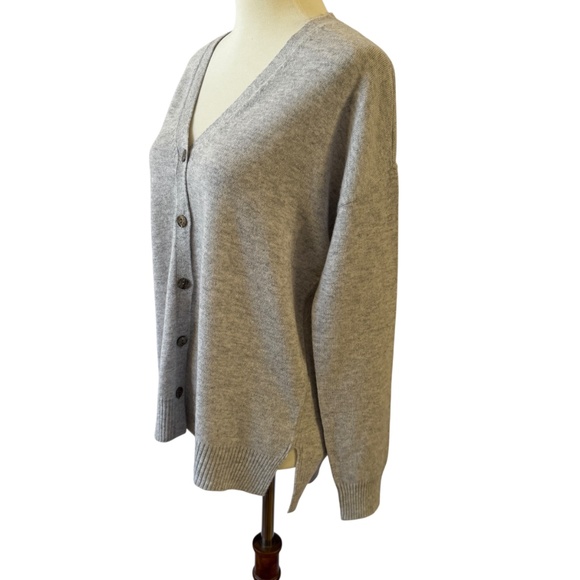 J MCLAUGHLIN ANNALYSE CARDIGAN NWT 100% CASHMERE LT GRAY PREPPY ACADEMIA LUXE M - Picture 4 of 10